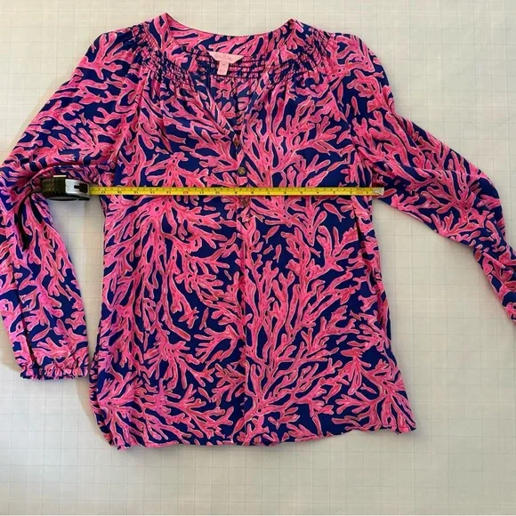 Lilly Pulitzer Vibrant Coral Print Elsa Blouse size medium 100% silk - Picture 4 of 7